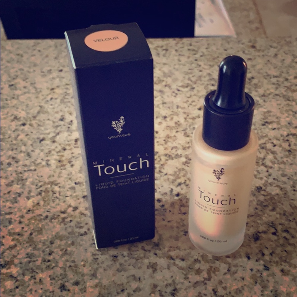 Mineral Touch Liquid Foundation
